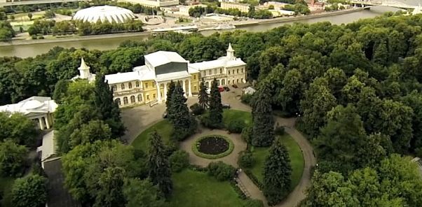 «Воробьевы горы» – знаменитая смотровая площадка Москвы