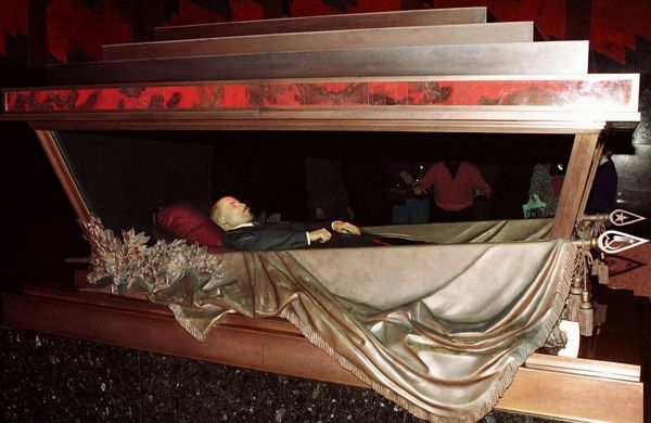 Ленин в гробу