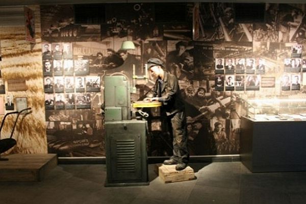Экспонаты музея обороны