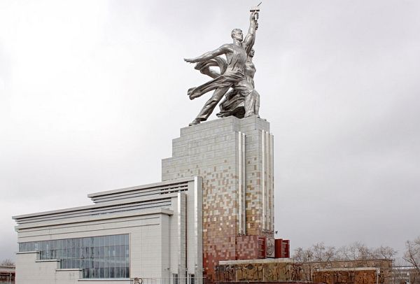 Памятник Рабочий и колхозница