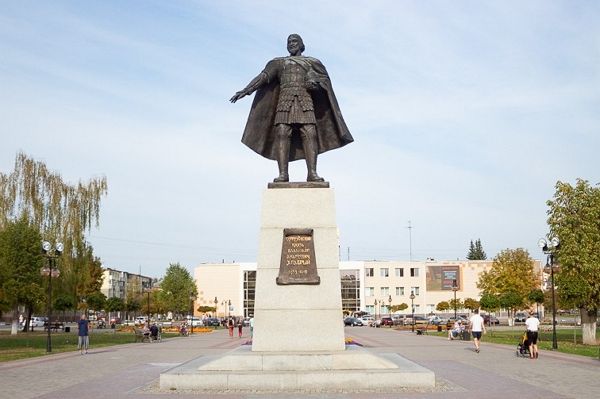 Памятник Владимиру Храброму