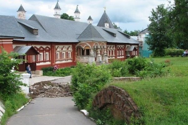 Прогулка по церквям и музеям Звенигорода в Подмосковье