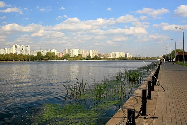Братеевский каскадный парк у Москвы-реки