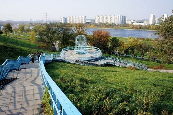 Братеевский каскадный парк у Москвы-реки
